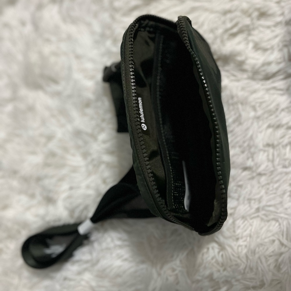 Lululemon Everywhere Belt Bag - Picture 2 of 4
